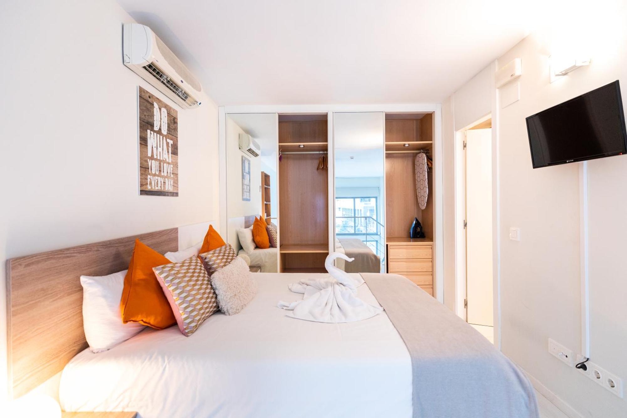 Oshun Sanchinarro Apartment Madrid Exterior photo